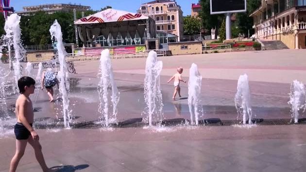 Ессентуки в июне: Фонтан на площади Ессентуки 2015 часть вторая
