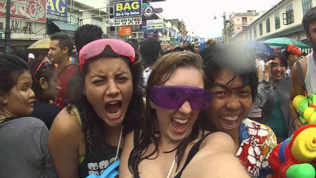 Апрель: Songkran 2015. Bangkok, Thailand