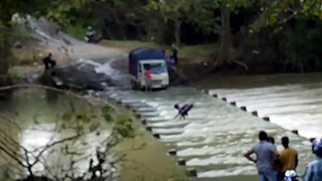 Февраль на Шри-Ланке: Flooded river - 1 - Sri Lanka - Feb 2011