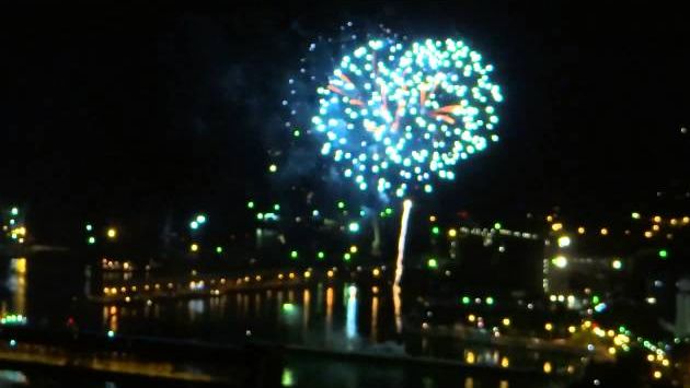 Туапсе: 9 мая 2013 г. Салют в Туапсе.