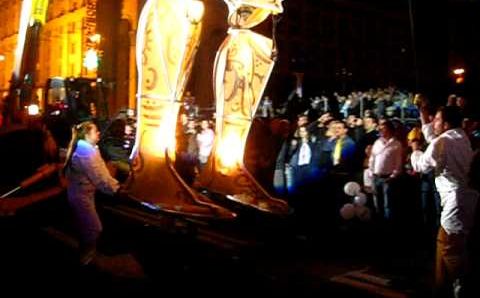 Киев в сентябре: Открытие ГОГОЛЬФЕСТ 2010. MULTIVERSE. 10 метровый человек