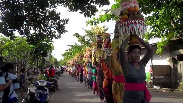 Апрель: Keramas village Bali Odalan April 2013