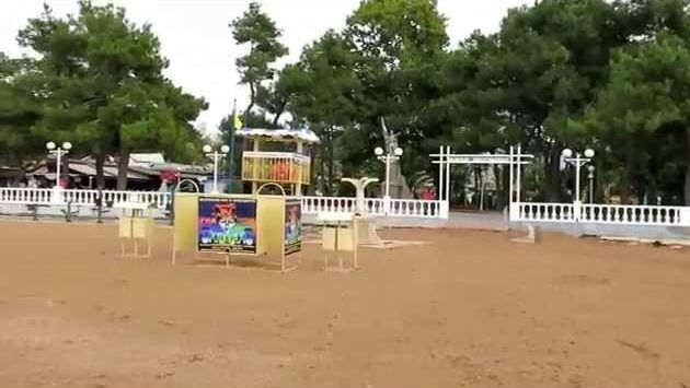 Сентябрь в Геленджике: Геленджик. Городской пляж. 2013.