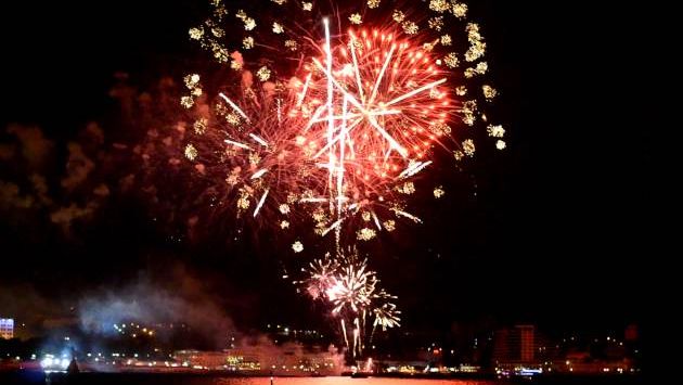 Салют в Севастополе.16июня 2012 год.ДЕНЬ ГОРОДА!!!