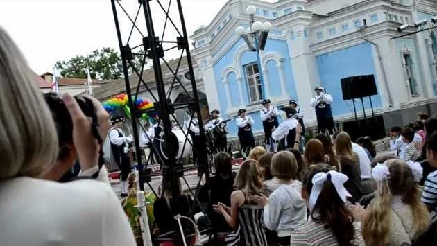 Август: Евпатория, день города 2012,оркестр из Германии.