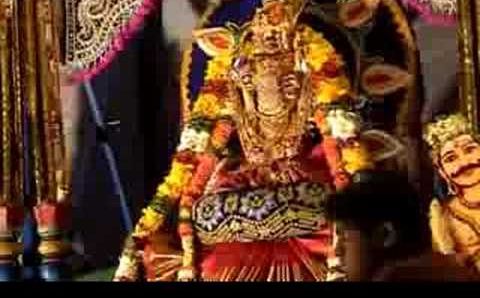 Июнь, Шри-Ланка: Nainai Sri Nagapoosany Amman Kovil nThiruvila 2008.