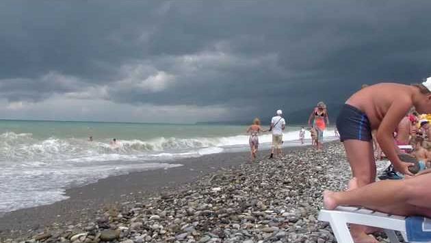 Август, Лазаревское: Шторм в Лазаревском / шум прибоя