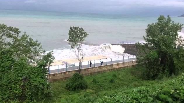 Июль: 02.07.2013 шторм на море, Сочи