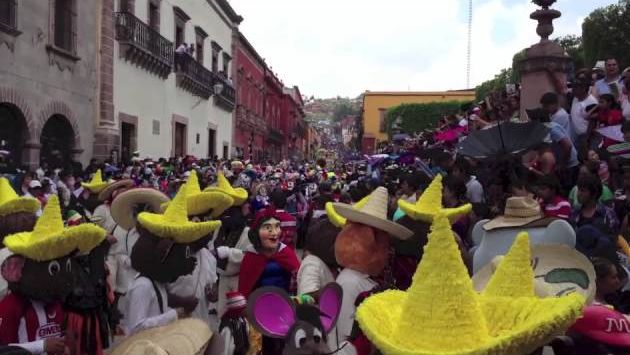 Мексика, Июнь: Dia de los Locos 2013