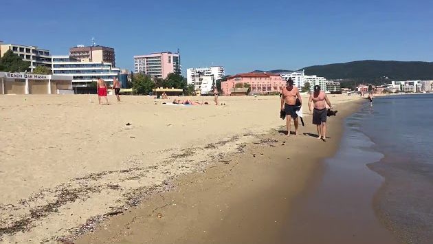 Все купаются- солнечный берег Болгария октябрь 2018