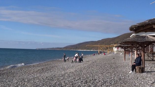 Купаются в море 6 ноября 2016. Тепло и синева без края. Лазаревское, Сочи