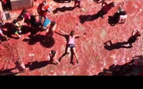 Август в Испании: La Tomatina
