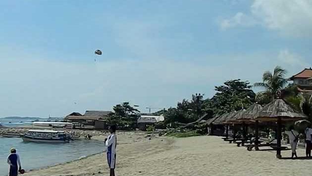 Декабрь: Parasailing in Bali, Nusa Dua, December 2012.MOV