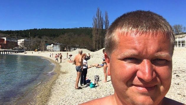 Геленджик. Люди купаются и загорают 11 апреля. Ещё один жаркий день