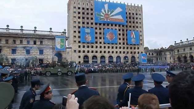 Сентябрь: Абхазия. 30.09.2013. День независимости. Парад на площади Свободы. 1