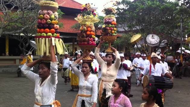 Август, Бали: Odalan Ceremony in Penataran Sasih Temple, Bali