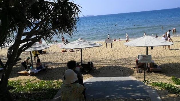 Отдых на Хайнань пляж бухта Санья Бэй