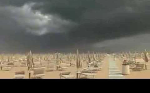 Римини, Август: Maltempo: bora a 60km/h a Rimini, cielo scuro, spiagge deserte il 14 agosto 2013!