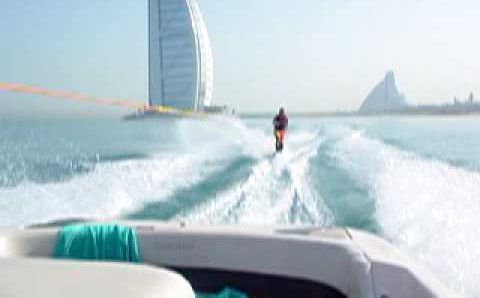 Октябрь, Дубай: Gabby Chamat waterskiing next to Borj Al Arab Dubai