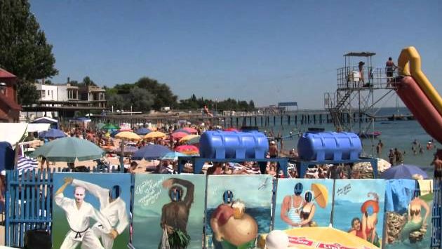 Август в Евпатории: Набережная имение Горького в Евпатории