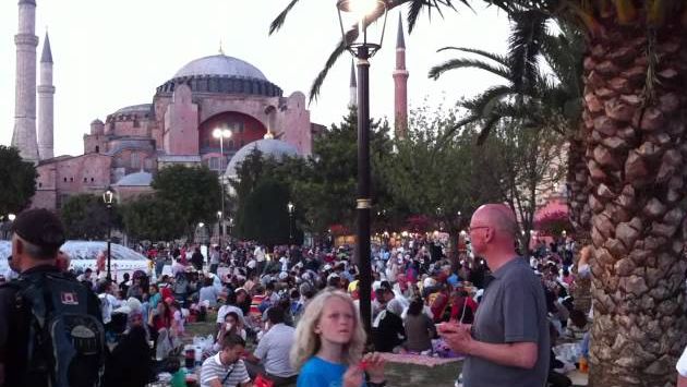Стамбул, Июль: İstanbul'da 2012 yılında Ramazan iftar saati