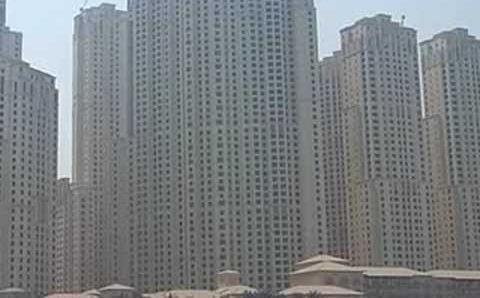 Август: Dubai Marina, the beach.