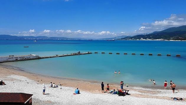 Май, Кабардинка: Кабардинка в мае. Люди уже купаются.