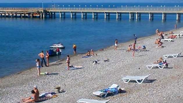 Здорово-так свободно на Центральном пляже в Лазаревском. Октябрь 2013