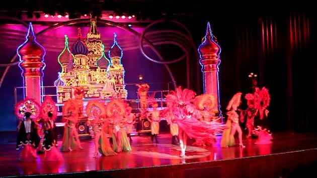 Август в Тайланде: Альказар-шоу, Паттайя, Тайланд