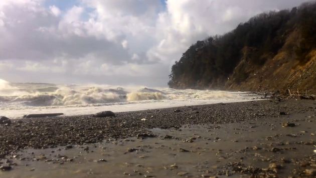 Туапсе, Декабрь: Туапсе шторм Дикий пляж 3.12.16