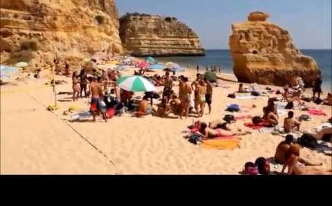 Португалия в июле: Día De Playa Marinha Beach - Algarve Portugal By Erasmus Club Sevilla