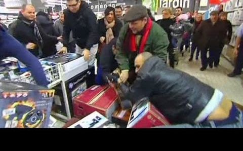 Январь в Париже: Ooh la la! French rush to the sales