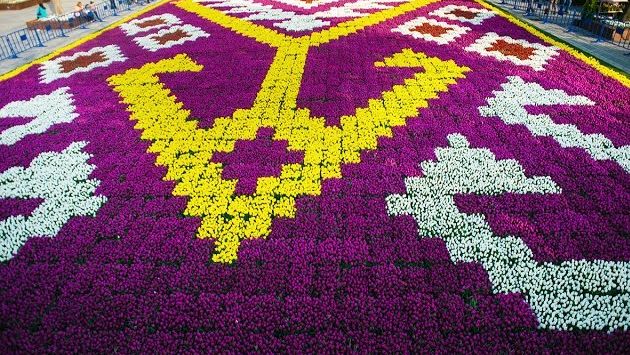 Апрель: Фестиваль тюльпанов 2017.  Стамбул. Парк Гюльхане.