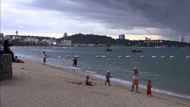 Август в Паттайе: CALM BEFORE THE STORM.. PATTAYA BEACH August 2012