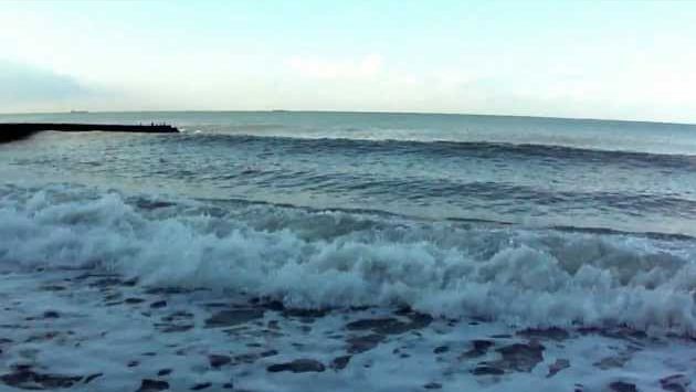 Октябрь: Пляж,, волна,, утро,, Адлер