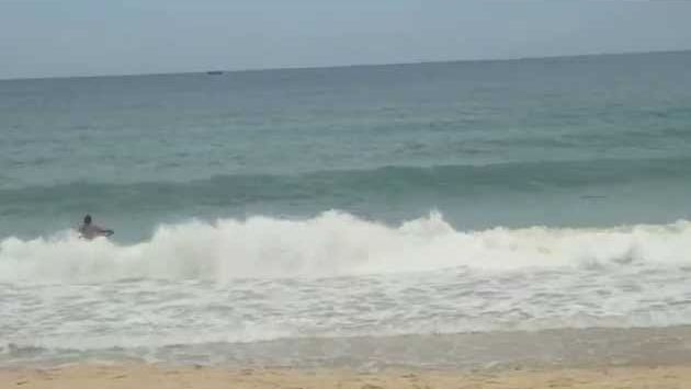 Китай, Апрель: Surfing with Robert at Sanya  China