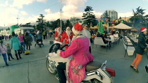 Декабрь, Ялта: Мороз парад в Ялте 2016