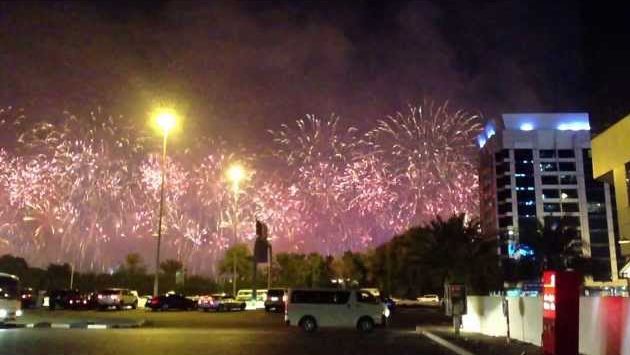 Январь, ОАЭ: Dubai shopping festival 2013 fire works part 3-1