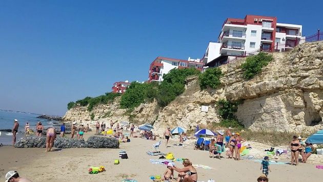 Пляж в Болгарии июнь 2018. Черное море Святой Влас-Солнечный берег. Форт Нокс.