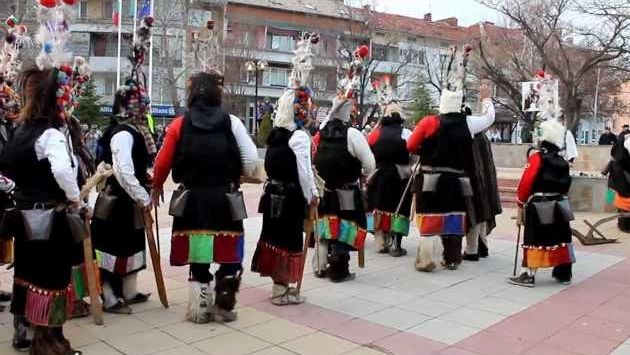 Февраль в Болгарии: Вресовските кукери в Айтос на Сирни заговезни