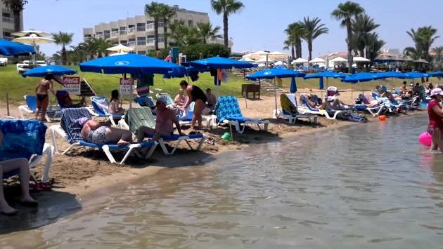 Август, Кипр: Pernera beach near Protaras August 2011.