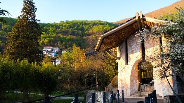 Абхазия – весенняя Гагра в марте | Приморский парк, пляжи, погода и море в марте