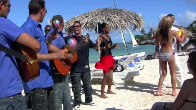 Куба: SALSA BAND BIKINI REQUESTS  * CARNAVAL * PLAYA GUARDALAVACA * SEPTETO A LA MEDIDA * DECEMBER 2012