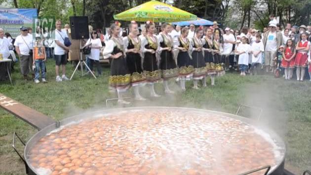 Апрель, Болгария: Easter Guines Record in Sofia, Bulgaria